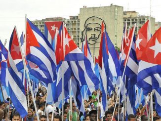 Cuba banderas marcha