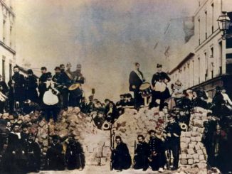 ParisCommunebarricade2