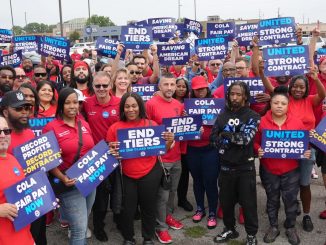 Uaw members show support for a strong contract