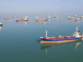 Tankers Halt Near Hormuz After Attacks 183097 582x327
