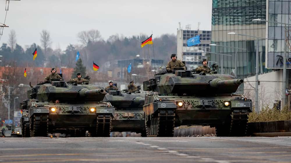 Bundeswehr vilnius parade leopard tanks