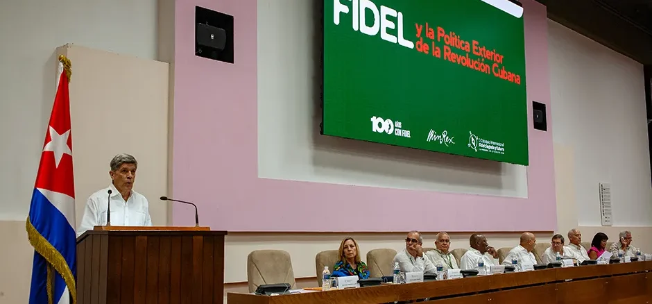 8 12 foro Fidel y la politica exterior