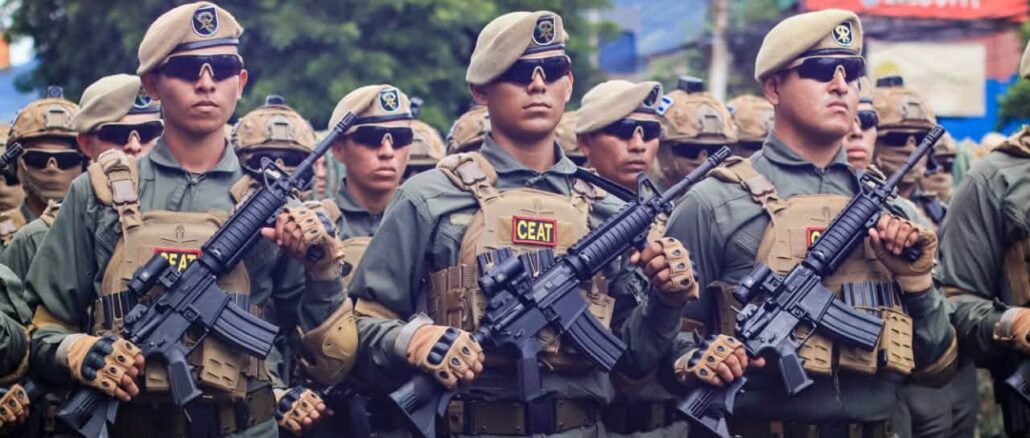 Salvadoran special forces soldiers marching
