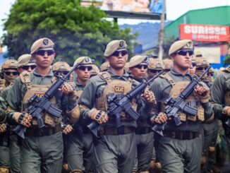 Salvadoran special forces soldiers marching