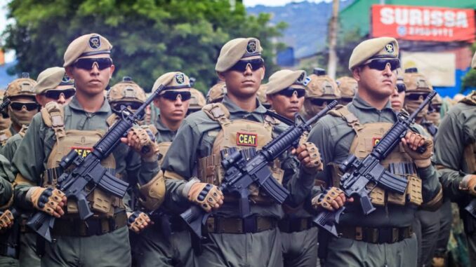 Salvadoran special forces soldiers marching
